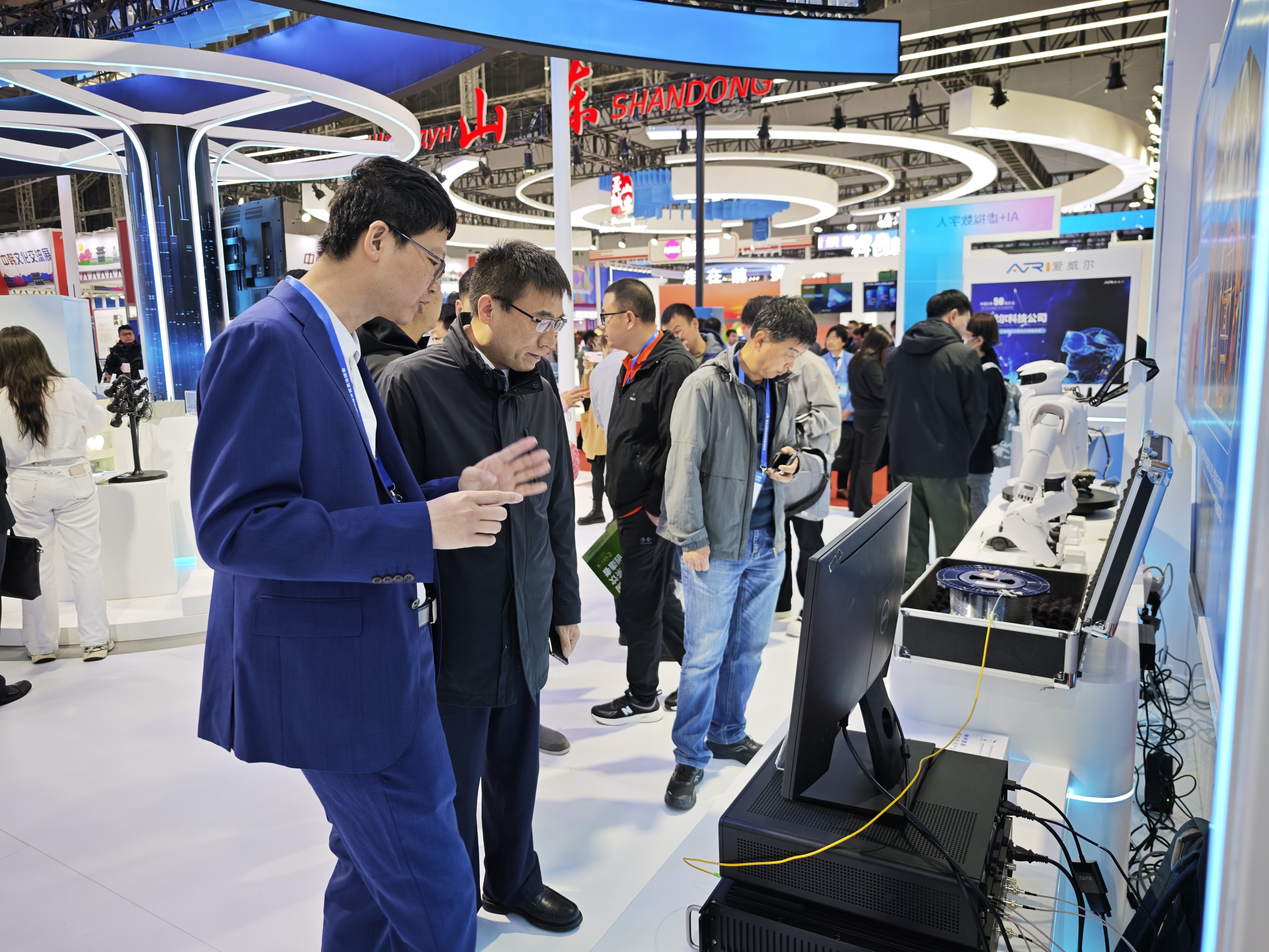 哈船光科亮相第34屆哈洽會(huì)：光纖“說(shuō)唱”黑科技，賦能智慧產(chǎn)業(yè)新場(chǎng)景